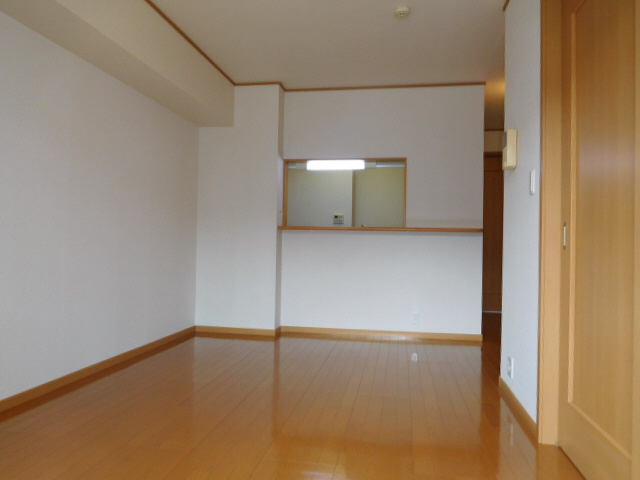 ピエデルモンテⅡの居間・リビング