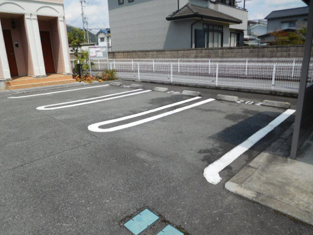 ピエデルモンテⅡの駐車場