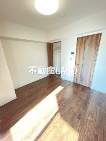HRフロントリーガル難波WESTの洋室