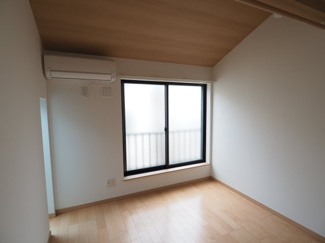 【寝室】 | 落ち着いた色調の寝室です