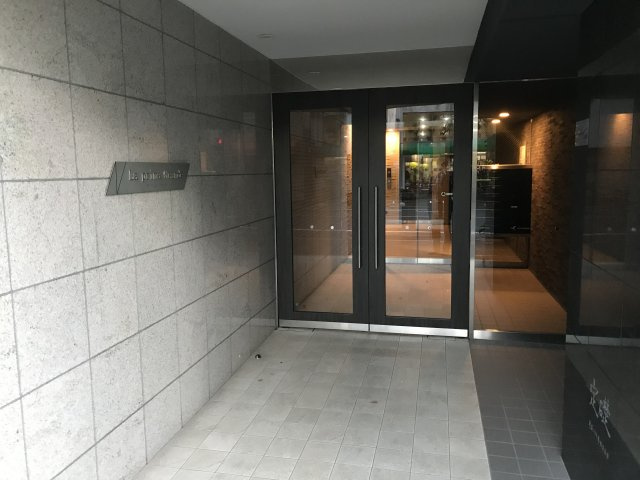 ラプリマグランデのエントランス