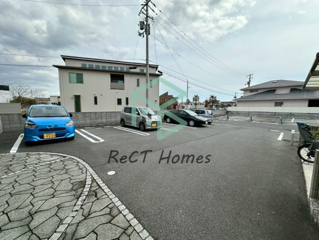 アクタス五軒屋の駐車場