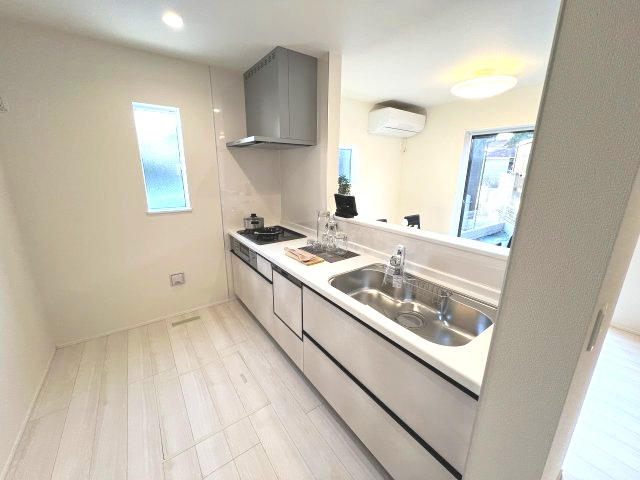 あきる野市三内　新築戸建全3棟のキッチン|手元が隠れるキッチンは奥様の味方です。