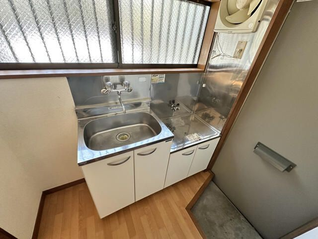 横浜市港南区東永谷１丁目のアパートのキッチン