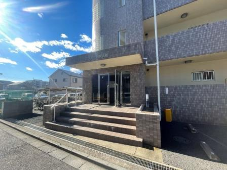 さいたま市桜区西堀１丁目の賃貸マンションのエントランス|ゆとりのあるエントランスです