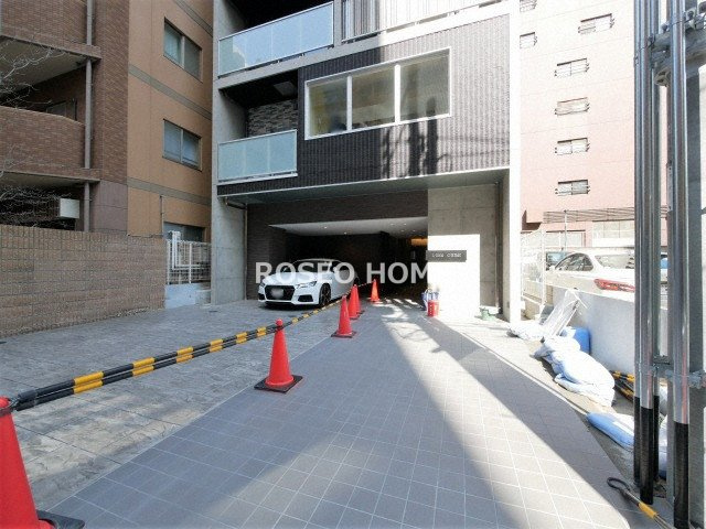 L-IDEA OTEMAE の駐車場