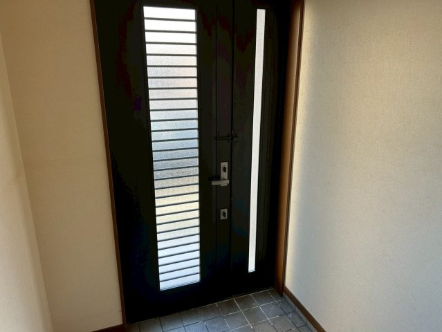 中古戸建　岐阜市粟野東1丁目　平成15年築の玄関