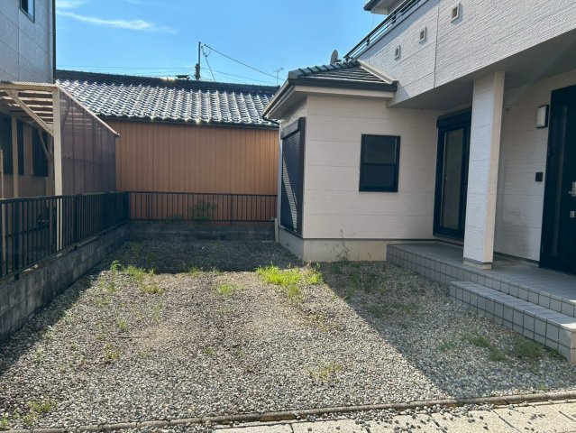 中古戸建　岐阜市粟野東1丁目　平成15年築の駐車場