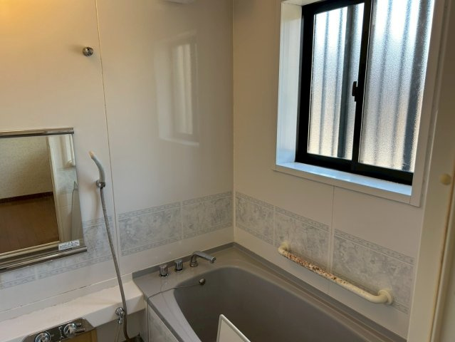中古戸建　岐阜市粟野東1丁目　平成15年築の浴室