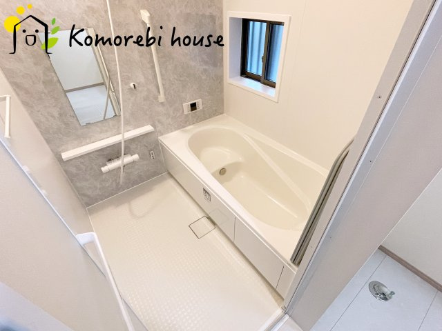 第17上尾上　新築一戸建て　Aの浴室|暖房・乾燥・換気が一体になった多機能浴室で、一年を通して快適に使えるのが魅力。冬は暖房であたたかく、雨の日は乾燥が洗濯物をしっかり乾かしてくれます。