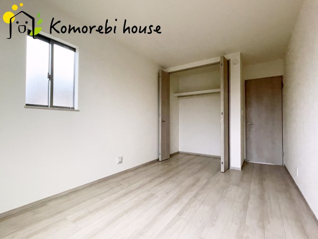 第17上尾上　新築一戸建て　Aの寝室|ベッドをゆったり置いても余裕があり、テレビを見たり、読書を楽しんだり。夫婦の時間を静かに積み重ねられる落ち着いた寝室です。