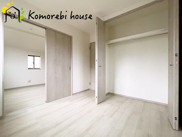 第17上尾上　新築一戸建て　Aの子供部屋|日当たりがよく、机に向かう時間も自然とはかどる子ども部屋。寝る・学ぶ・遊ぶがコンパクトにまとまり、毎日の“小さな成長”を見守る空間です。