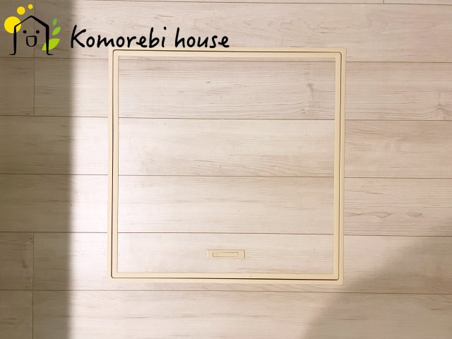 第17上尾上　新築一戸建て　Aの内装|普段はしまっておきたい非常食や季節家電を、足元にすっきり収納。生活動線を邪魔せず、いざという時サッと取り出せる頼れる床下収納です。