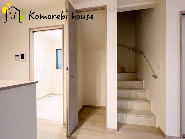 第17上尾上　新築一戸建て　Aの収納|パントリーや収納付きで、キッチン周りがいつもスッキリ。家事の効率もアップする便利な空間です。