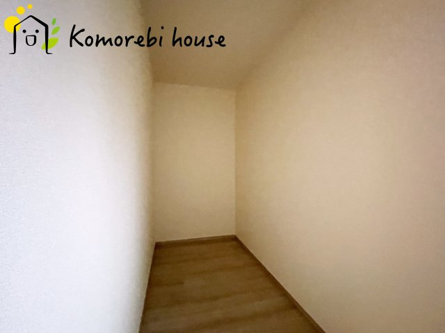 第17上尾上　新築一戸建て　Aの収納|パントリーや収納付きで、キッチン周りがいつもスッキリ。家事の効率もアップする便利な空間です。