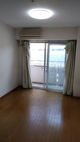 クレール八戸ノ里ソレイユの洋室