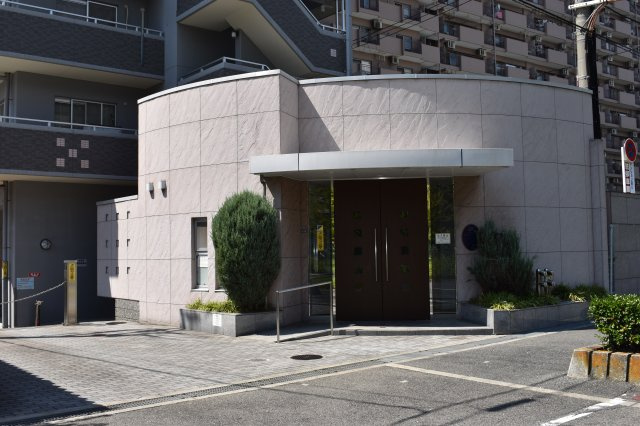 クレール八戸ノ里ソレイユのエントランス