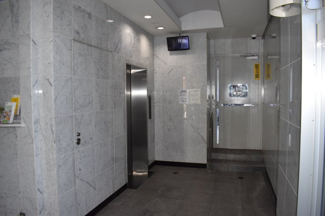 クレール八戸ノ里ソレイユのエントランス