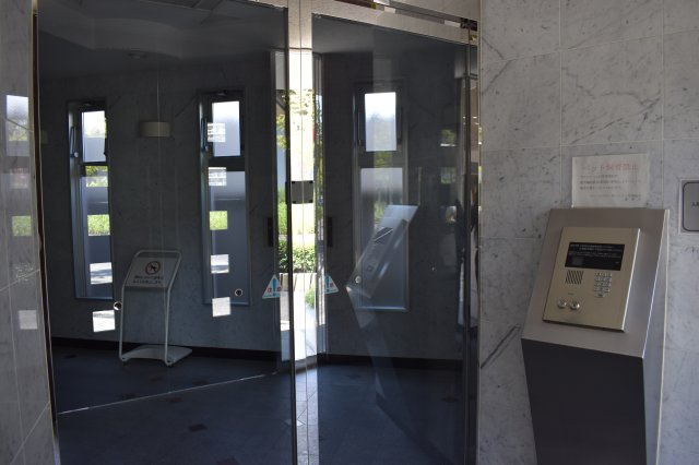 クレール八戸ノ里ソレイユの玄関