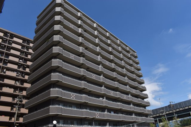 クレール八戸ノ里ソレイユの外観