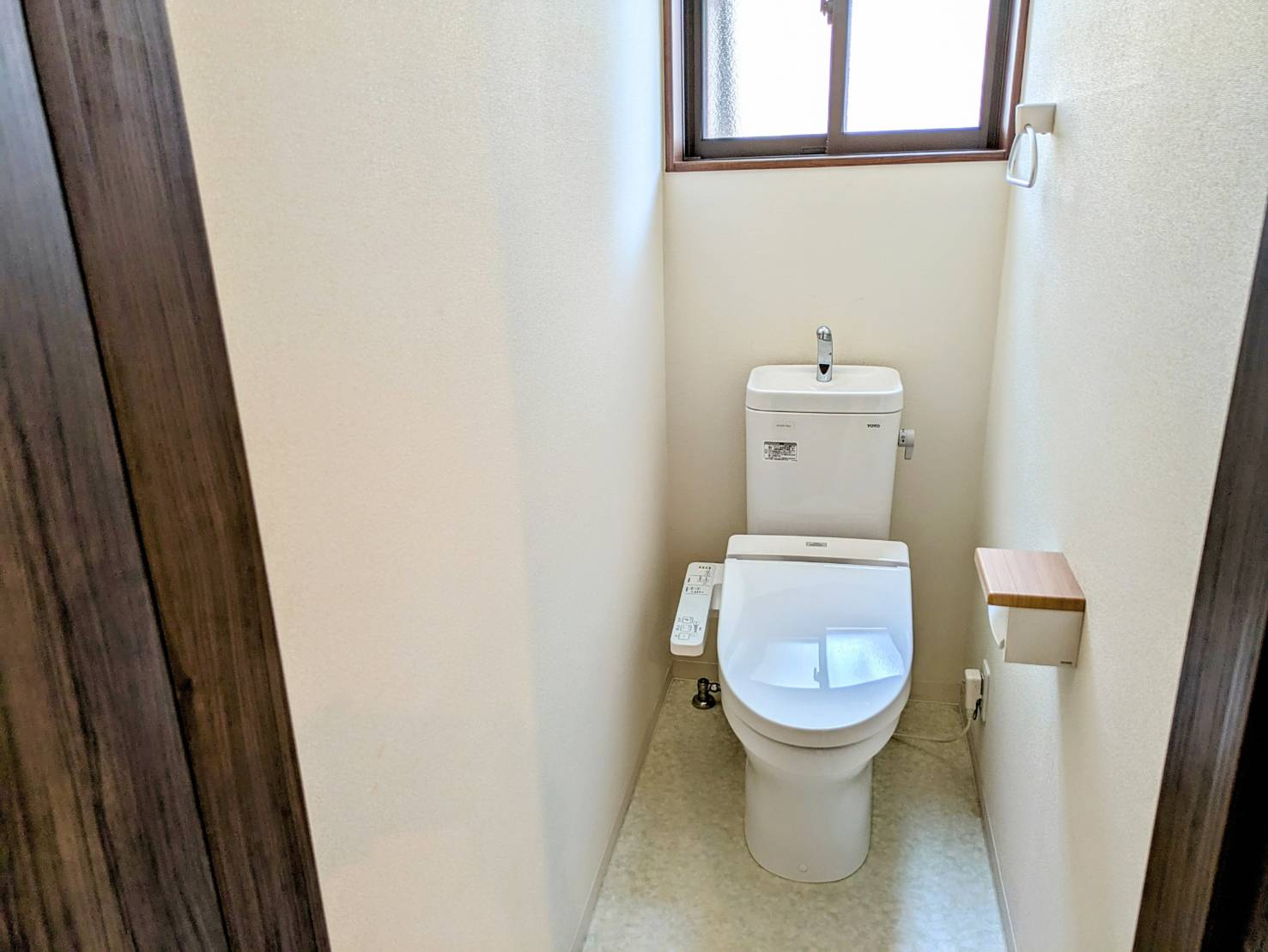 東所沢二世帯住宅のトイレ|北側（道路側）