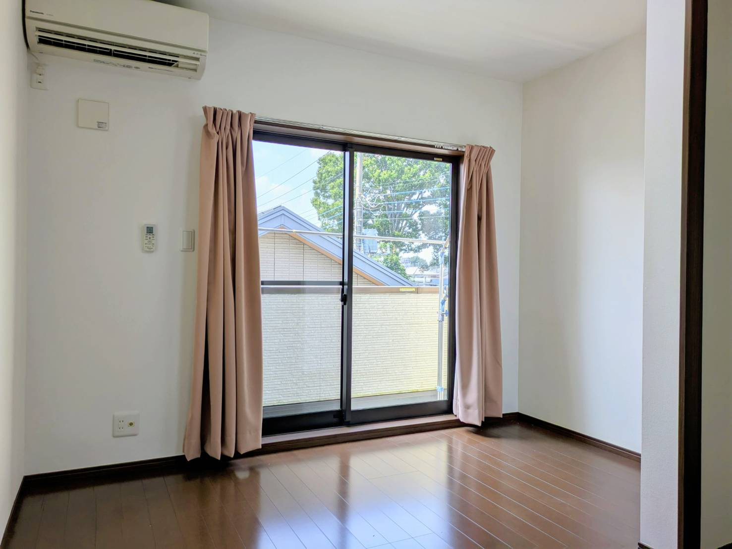 東所沢二世帯住宅の洋室|北側（道路側）