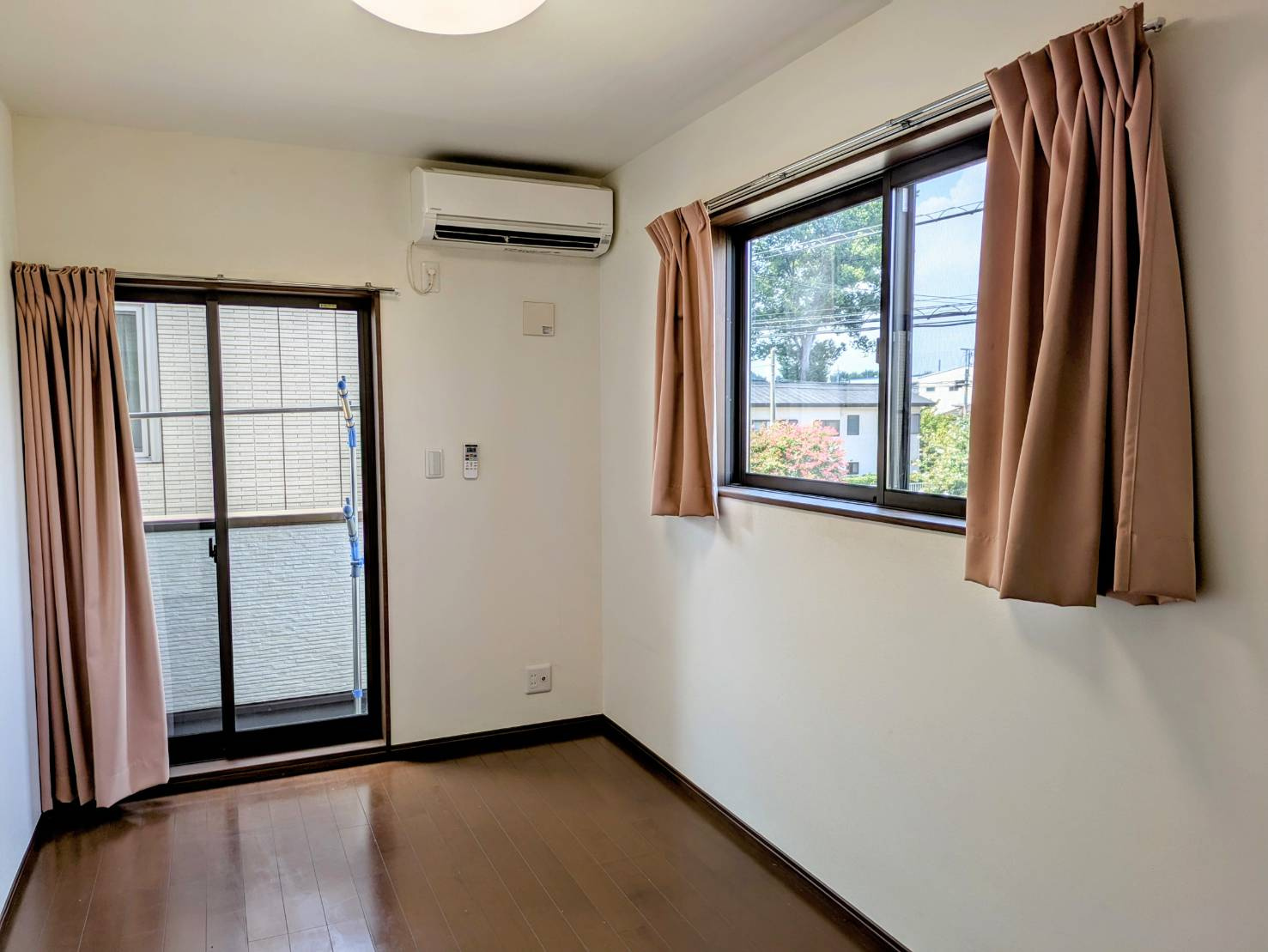 東所沢二世帯住宅の洋室|北側（道路側）