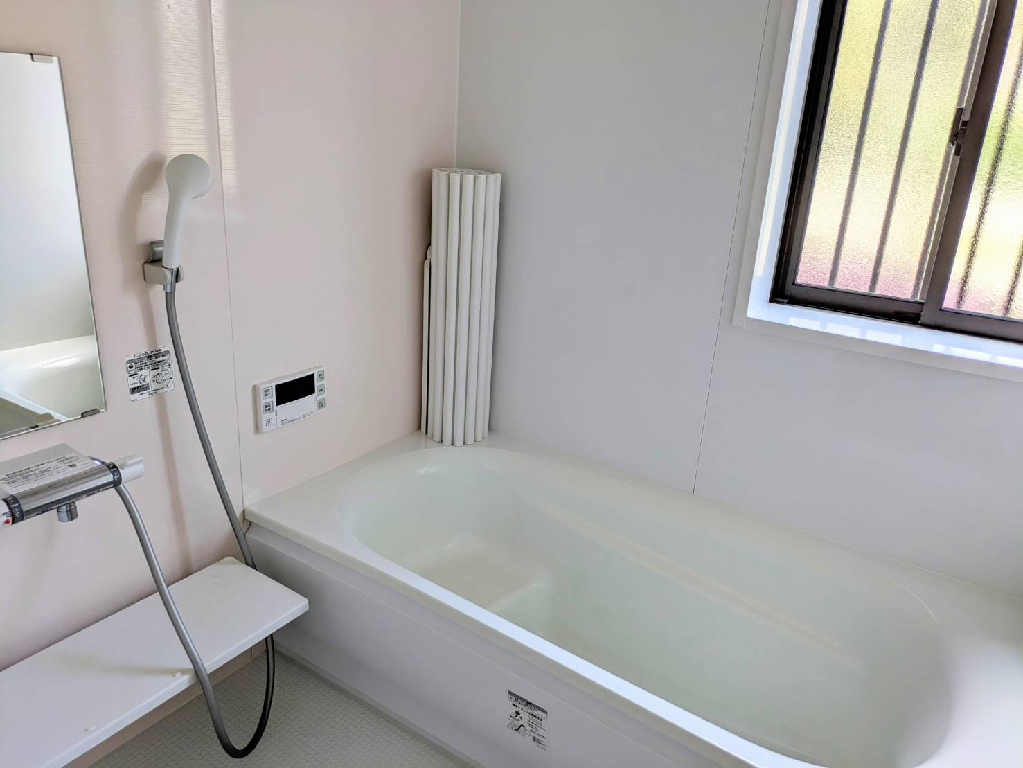 東所沢二世帯住宅の浴室|北側（道路側）