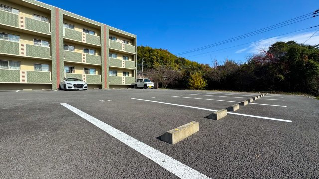 アンソレイユルーナ宮下の駐車場