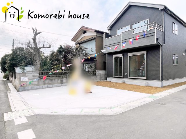第17上尾上　新築一戸建て　Bの駐車場|並列2台駐車が可能なゆとりあるスペース。来客時や将来車が増えても安心の使い勝手です。															
