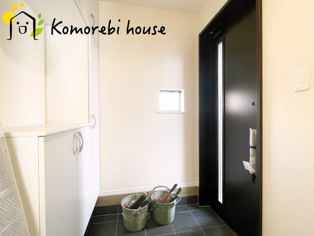 第17上尾上　新築一戸建て　Bの玄関|													
玄関から快適な生活が始まる。収納・導線・使い勝手に配慮された、家族に優しい設計です。															
