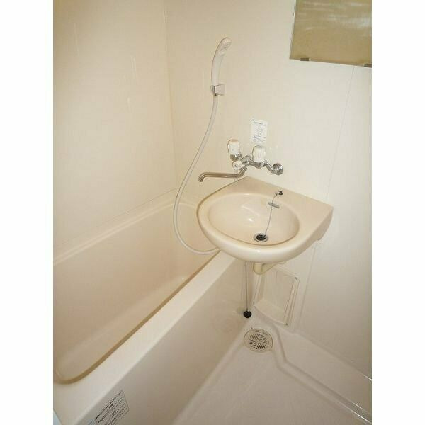 ダブルーン2井尻の浴室