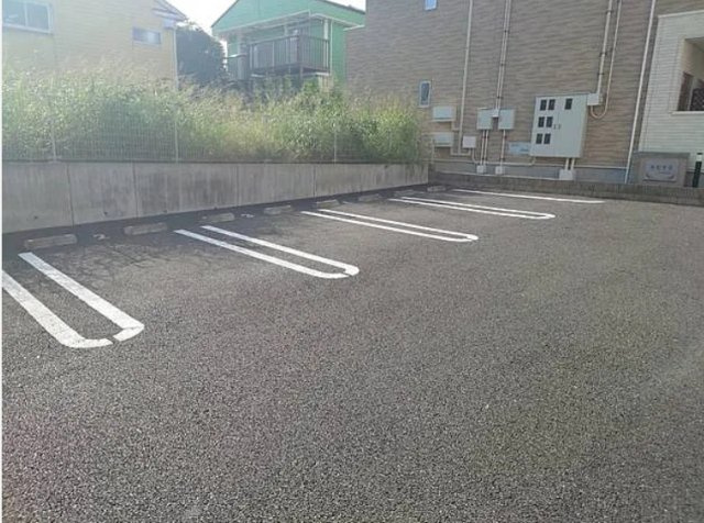 ルピナスの駐車場