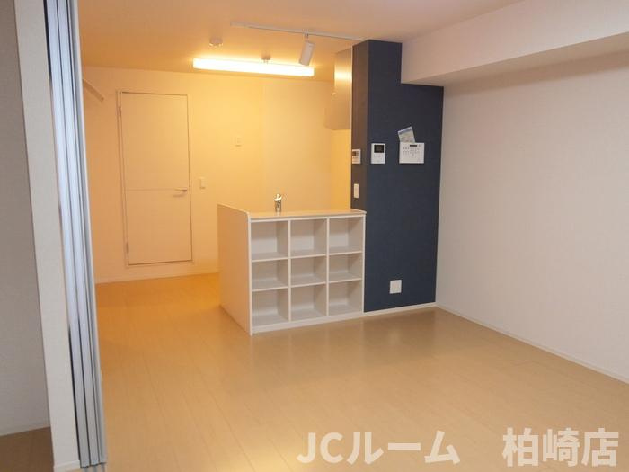 柏崎市三和町のアパートの居間・リビング