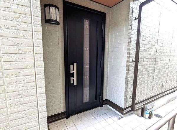 マムハウスＢ棟の玄関