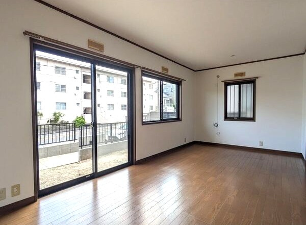 マムハウスＢ棟の居間・リビング