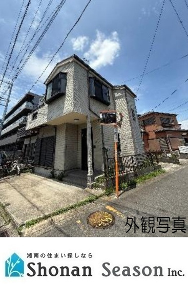 【外観】 | 南東角地につき日当たり・通風・眺望良好◎カースペース１台ありです♪
平成9年建築・安心の新耐震基準物件！