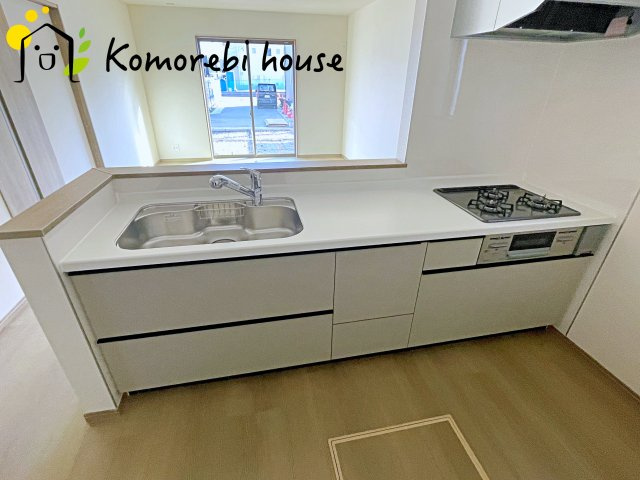 第17上尾上　新築一戸建て　Cのキッチン|収納豊富なキッチンで、食器や調理器具もすっきり整理。毎日の料理が楽しくなる空間です。