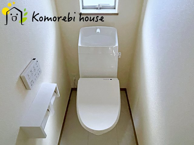 第17上尾上　新築一戸建て　Cのトイレ|2階にもトイレがあることで、朝の混雑が解消し生活動線がスムーズに。新築ならではの間取り設計で、毎日の“プチストレス”が驚くほど減ります。