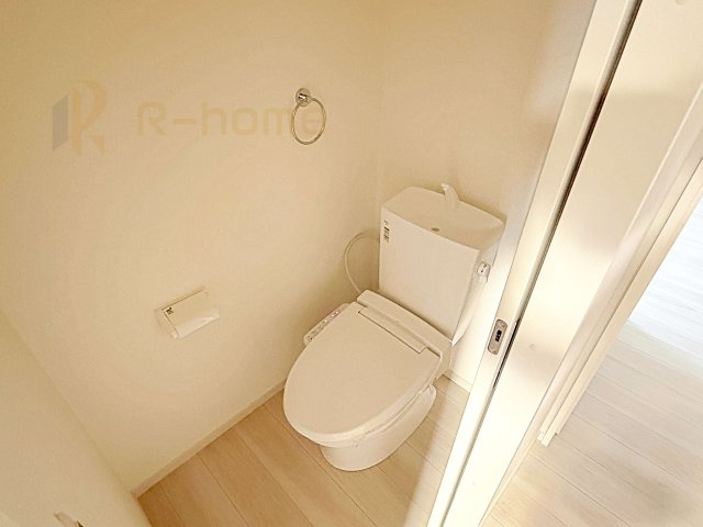 守谷市薬師台9期　新築戸建て　1号棟のトイレ|温水洗浄便座付きのトイレ。
トイレが２ヵ所設置で朝の忙しい時間でも安心です。