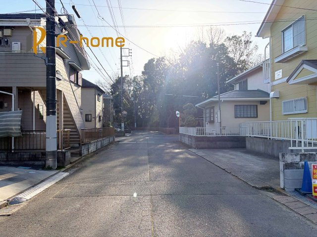 守谷市薬師台9期　新築戸建て　1号棟の前面道路含む現地写真|堂々！建物完成♪実際のお部屋をご見学可能です♪
ご見学が一番の資料！お気軽にお問い合わせ下さい♪