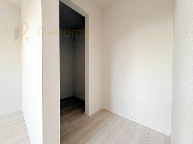 守谷市薬師台9期　新築戸建て　1号棟の収納|2部屋に収納便利なウォークインクローゼット！アウター類はもちろん、季節ものや寝具も収納できます！