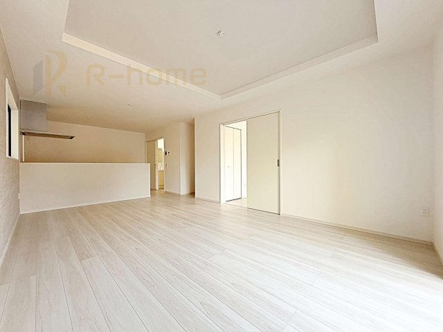 守谷市薬師台9期　新築戸建て　1号棟の居間・リビング|広々としたLDK♪充分な広さがあり、ご家族でインテリアのレイアウトを考えるのも楽しみですね！