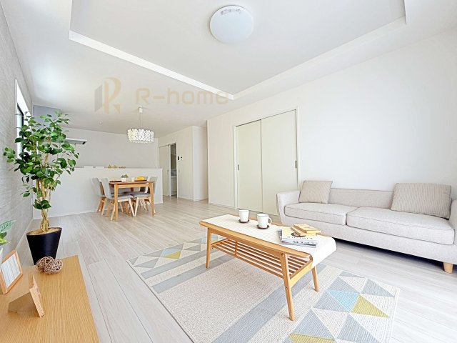 守谷市薬師台9期　新築戸建て　1号棟の居間・リビング|広々としたLDK♪充分な広さがあり、ご家族でインテリアのレイアウトを考えるのも楽しみですね！