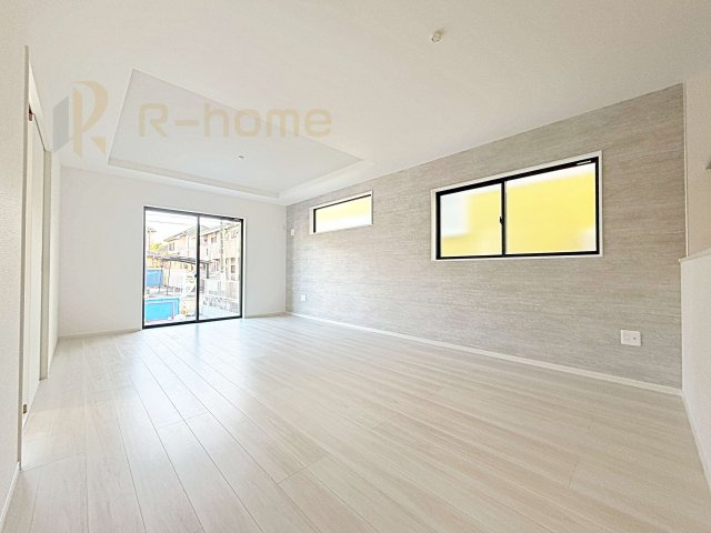 守谷市薬師台9期　新築戸建て　1号棟の居間・リビング|たっぷりの陽光が注ぎ込む明るいリビング♪隣接の洋室を開放すると更なる大空間に変身♪