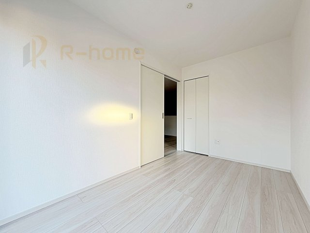 守谷市薬師台9期　新築戸建て　1号棟の洋室|1階洋室はゲストルーム、キッズスペースとしても利用可能♪
開放してリビングと繋げればゆとりの大空間！