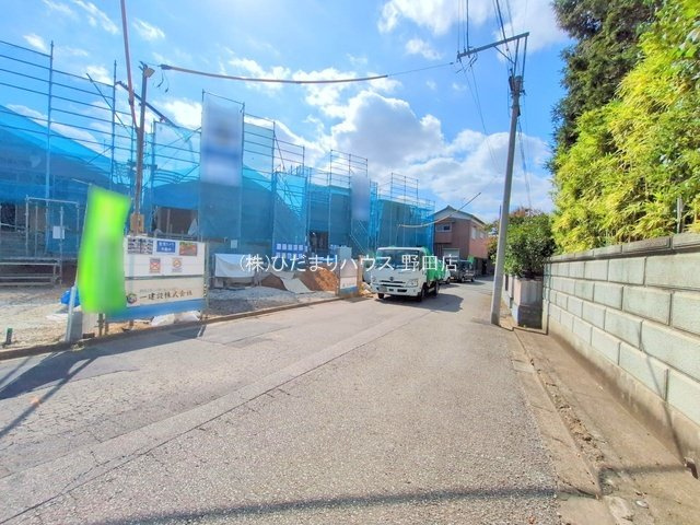野田市中野台4期　新築戸建　3号棟の前面道路含む現地写真|一方 ： 北 5.97m 公道　「2025年10月現地撮影」