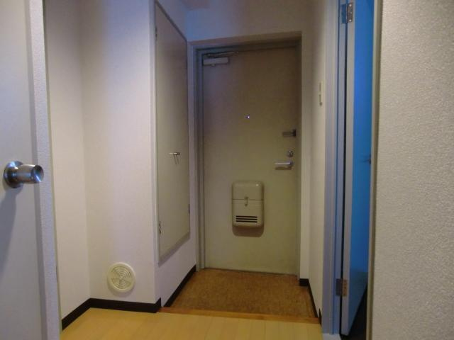 ラフォーレ中浦和の玄関|明るい玄関です