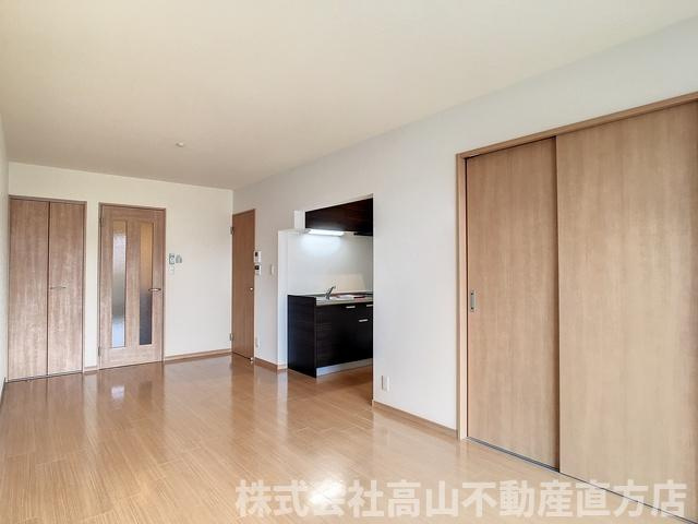 カルナ・コートの居間・リビング