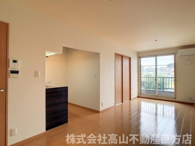 カルナ・コートの居間・リビング